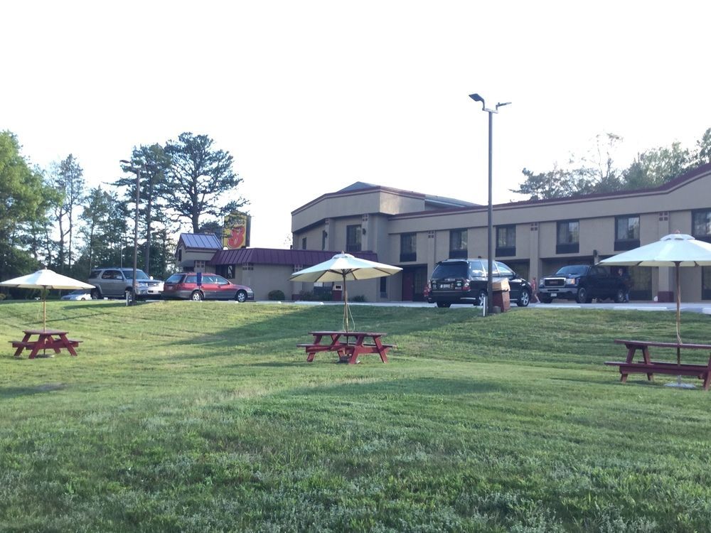 Super 8 by Wyndham West Greenwich/Providence Exterior foto